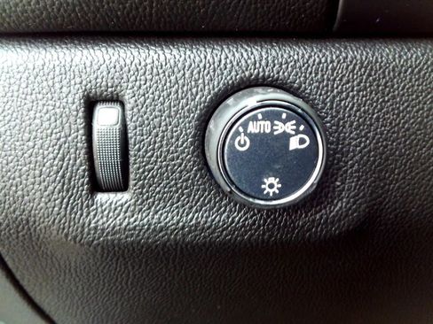 Used 2019 Chevrolet Colorado LT RWD image 16