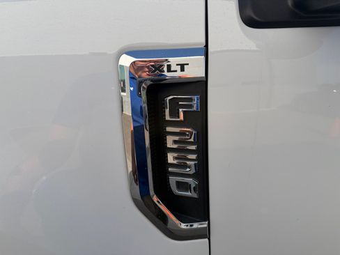 Used 2022 Ford F250 XLT w/ XLT Premium Package AWD/4WD image 12