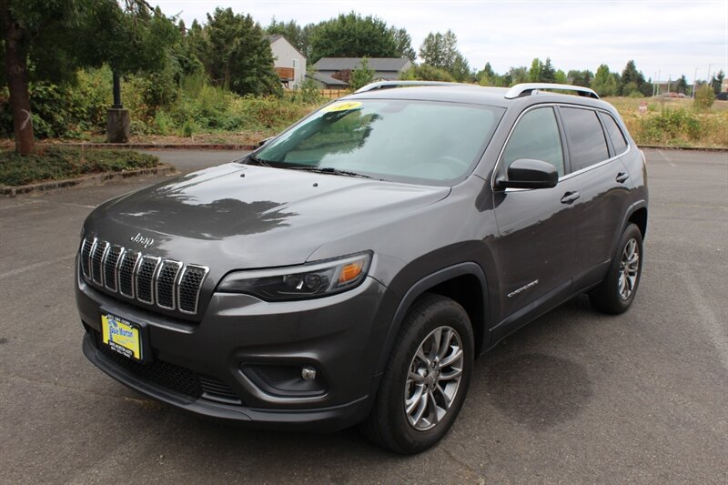 Used 2019 Jeep Cherokee Latitude Plus w/ Cold Weather Group AWD/4WD image 2