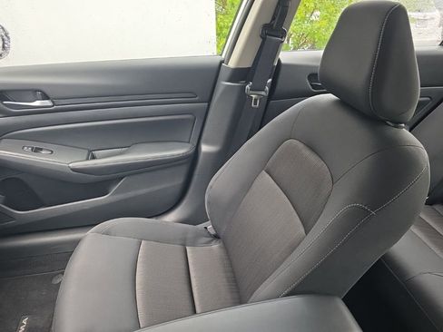 Used 2025 Nissan Altima 2.5 SV FWD image 27