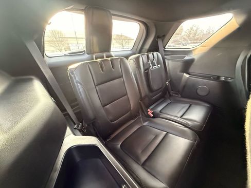 Used 2017 Ford Explorer XLT w/ Equipment Group 202A image 15