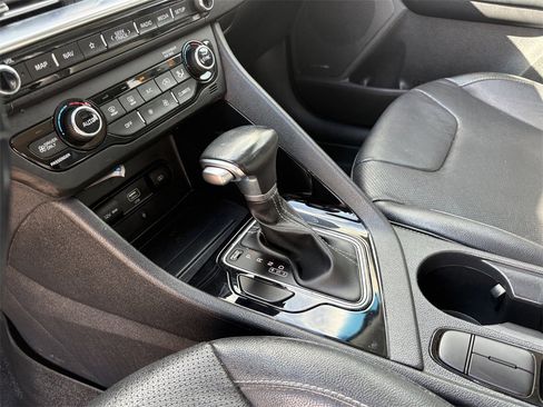 Used 2022 Kia Niro Touring Special Edition image 21