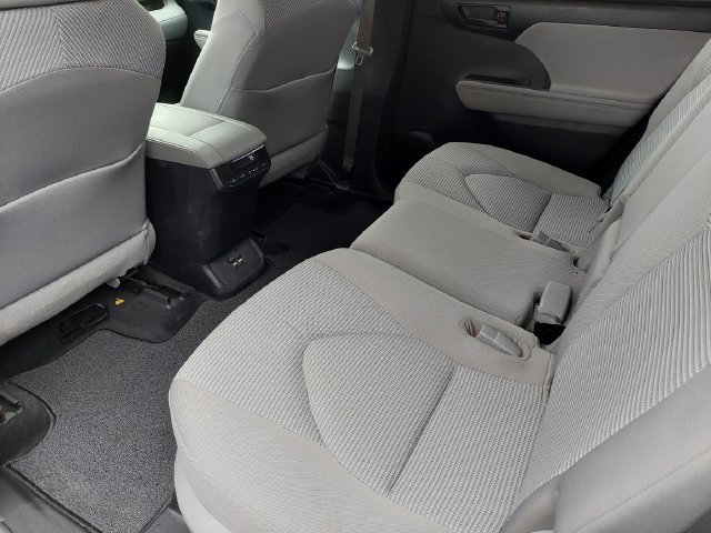 Certified 2020 Toyota Highlander LE FWD image 29