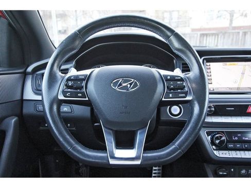 Used 2018 Hyundai Sonata Limited image 16