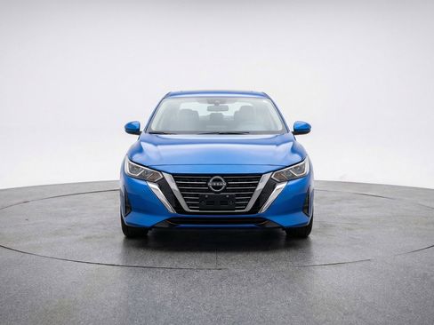 Used 2025 Nissan Sentra SV image 2