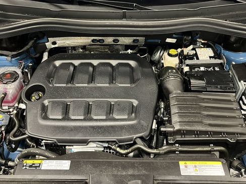 Used 2025 Volkswagen Tiguan SEL R-Line AWD/4WD image 28