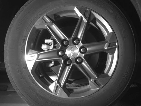 Used 2025 Chevrolet Blazer LT FWD image 15