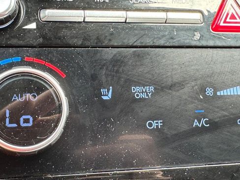Used 2025 Hyundai Santa Fe SEL FWD image 22
