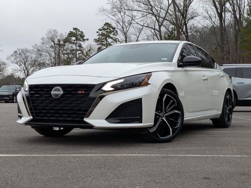 Used 2023 Nissan Altima 2.5 SR FWD image 4