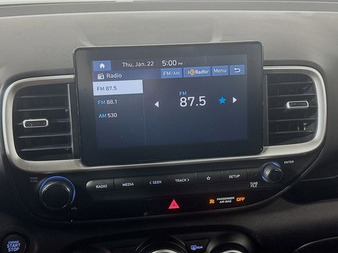 Used 2025 Hyundai Venue SEL image 21