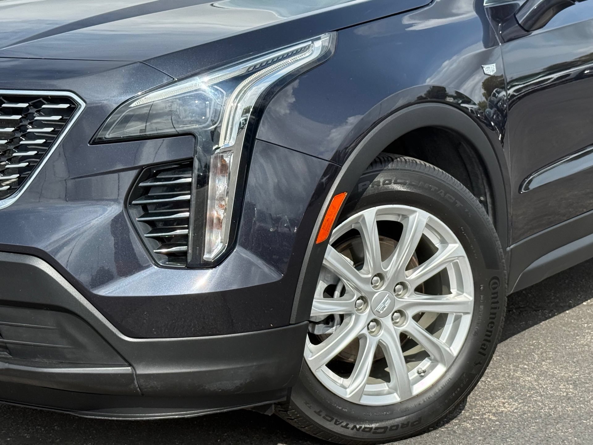 Used 2023 Cadillac XT4 Luxury w/ Cold Weather Package FWD image 3