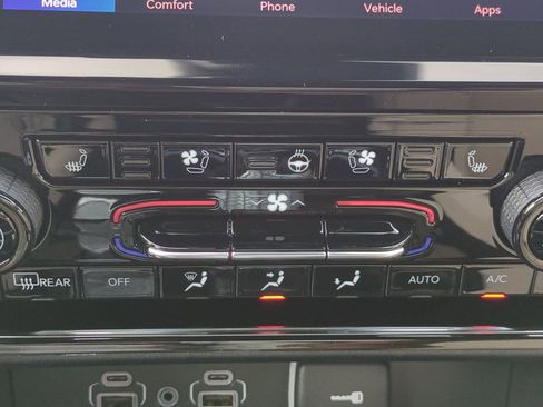 New 2025 Jeep Grand Cherokee Limited w/ Luxury Tech Group II image 26