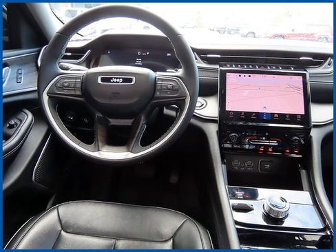 Certified 2023 Jeep Grand Cherokee Limited w/ Black Appearance Package AWD/4WD image 12