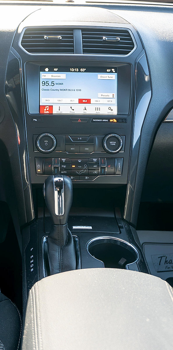 Used 2019 Ford Explorer XLT w/ Equipment Group 201A AWD/4WD image 15