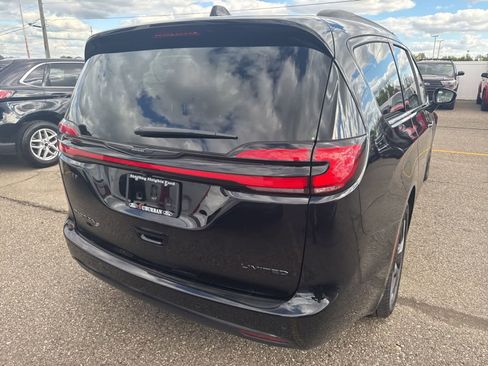 Used 2026 Chrysler Pacifica Limited w/ S Appearance Package FWD image 14