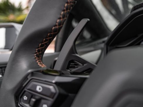 Used 2024 Lamborghini Huracan EVO image 17