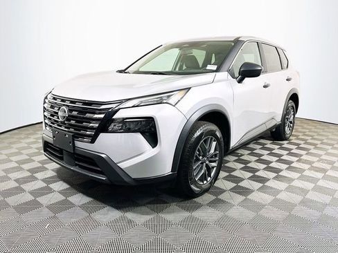 Used 2024 Nissan Rogue S image 4