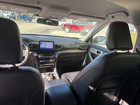 Certified 2024 Ford Explorer Limited image 13