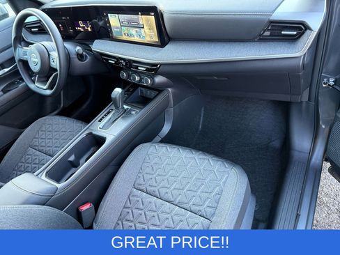 Used 2025 Nissan Kicks SV image 16