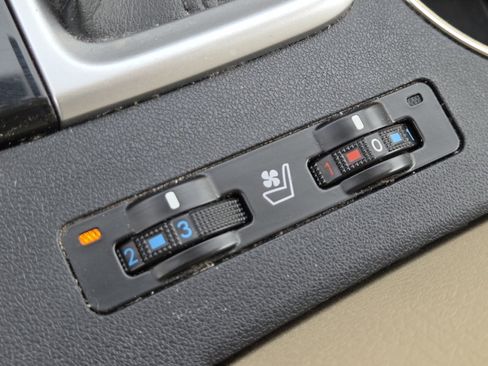 Used 2015 Toyota Highlander Limited Platinum AWD/4WD image 6