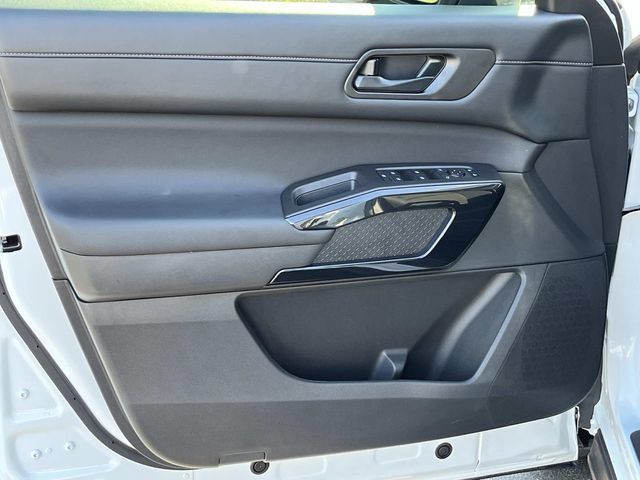 Used 2025 Nissan Pathfinder SV FWD image 26