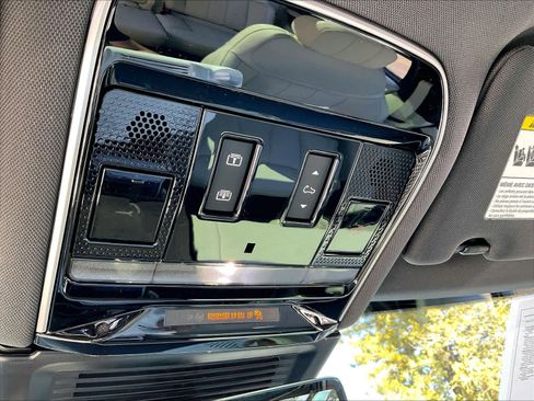 Used 2025 Land Rover Range Rover Long Wheelbase SE image 38