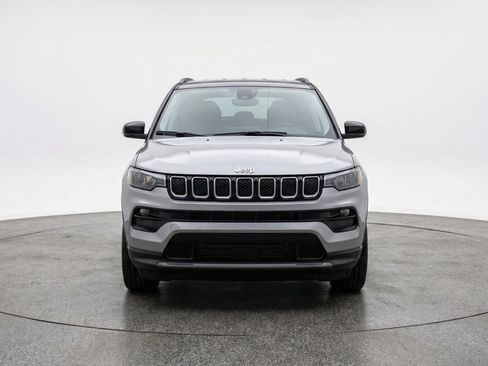 Used 2025 Jeep Compass Limited image 2