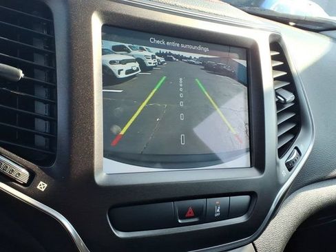 Used 2022 Jeep Cherokee Trailhawk AWD/4WD image 13