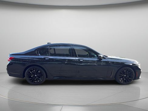 Used 2022 BMW 740i xDrive w/ M Sport Package AWD/4WD image 6