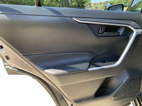 Used 2020 Toyota RAV4 LE w/ Carpet Mat Package AWD/4WD image 36