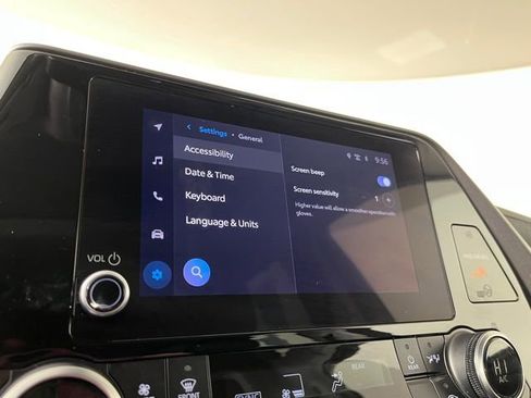 Used 2023 Toyota Highlander XLE image 29