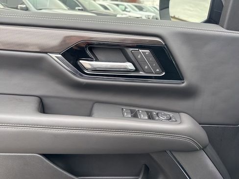 New 2025 GMC Yukon Elevation image 13