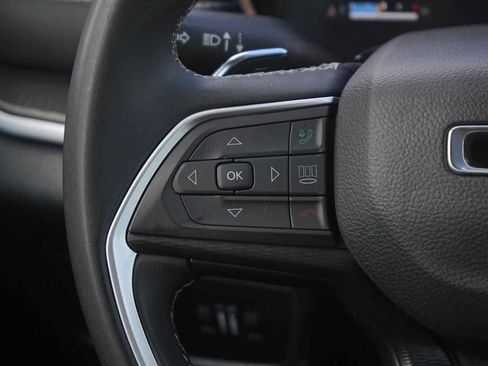 Used 2024 Jeep Grand Cherokee Laredo RWD image 17