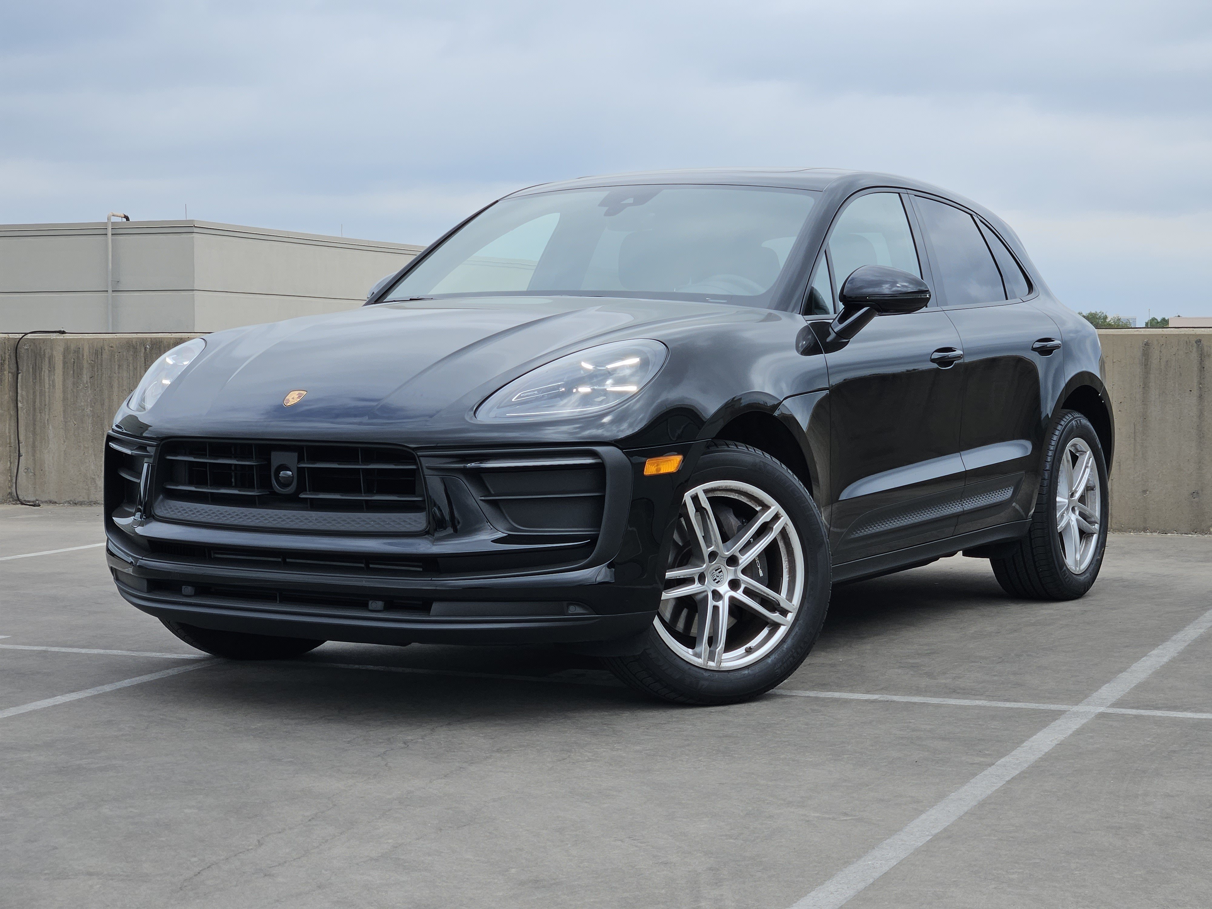 Certified 2026 Porsche Macan AWD/4WD image 1