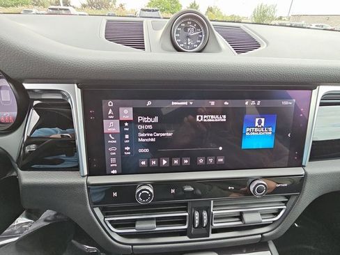 Used 2024 Porsche Macan image 20