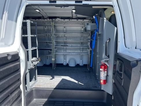 Used 2021 Chevrolet Express 2500 RWD image 17