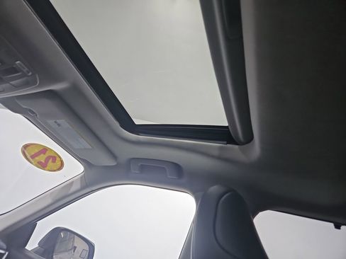 Used 2021 Toyota Highlander XLE image 21