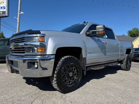 Used 2016 Chevrolet Silverado 2500 LT w/ LT Convenience Package AWD/4WD image 2