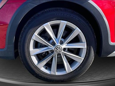 Used 2017 Volkswagen Golf Alltrack S image 32