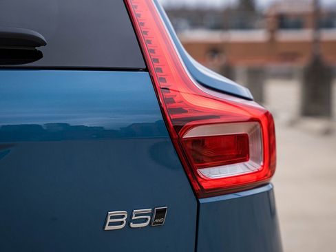 Certified 2025 Volvo XC40 B5 Ultra w/ Climate Package image 6