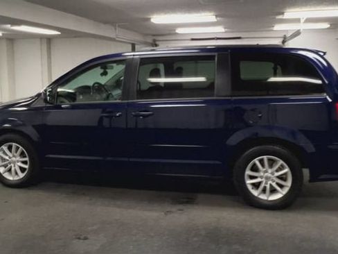 Used 2016 Dodge Grand Caravan SXT w/ Rear Park Assist Package FWD image 6