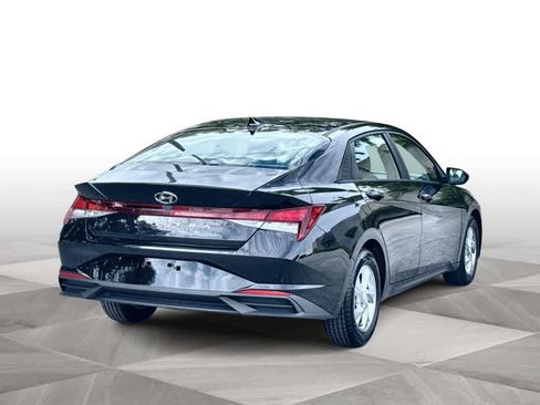 Used 2023 Hyundai Elantra SE FWD image 8