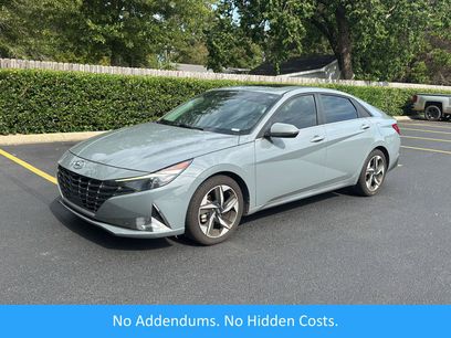 Used 2022 Hyundai Elantra SEL w/ Convenience + Premium Package