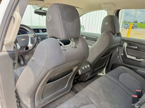 Used 2017 Chevrolet Traverse LT FWD image 14