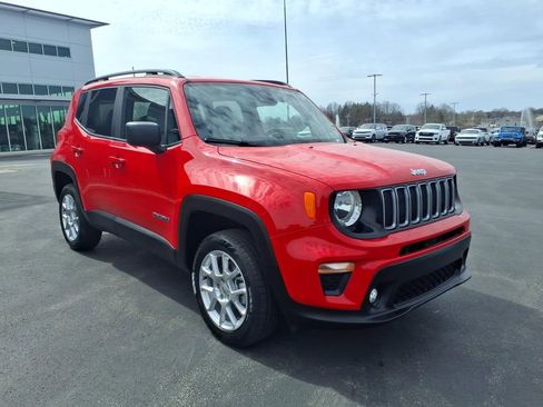 Used 2022 Jeep Renegade Latitude w/ Convenience Group AWD/4WD image 7