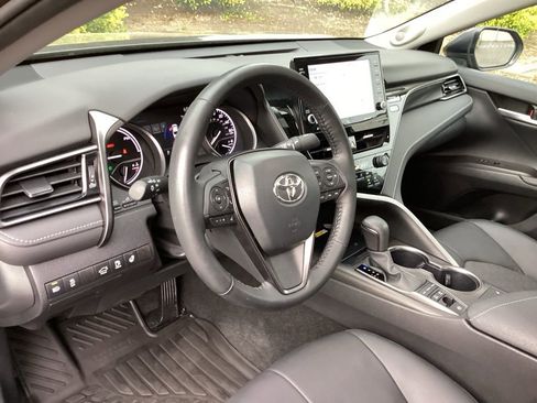 Used 2024 Toyota Camry XSE w/ Navigation Package image 13