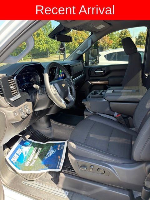 Used 2025 Chevrolet Silverado 3500 LT AWD/4WD image 11