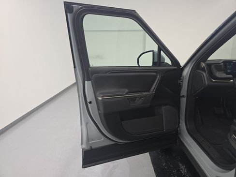 Used 2025 Rivian R1S Adventure Dual AWD/4WD image 16