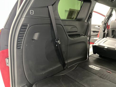 Used 2025 Chrysler Pacifica Select FWD image 42