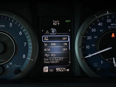 Used 2018 Toyota Sienna XLE image 10